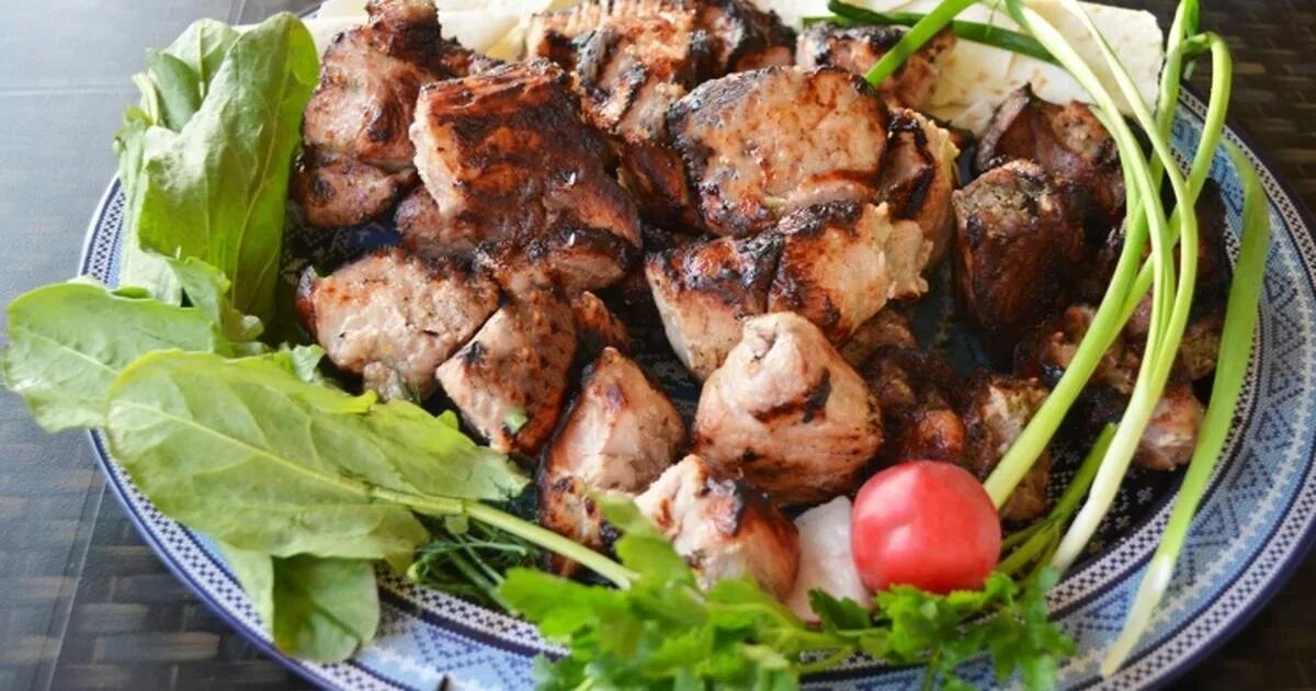 Кавказский шашлык. Шашлык по- кавказски гарнир. Маринад для шашлыка. Грузинская кухня мцвади. Мцвади баранина.