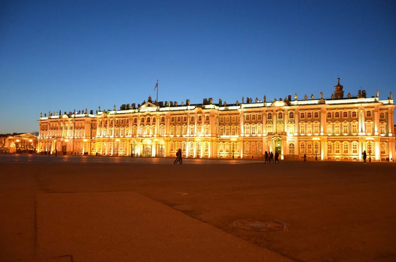 Северное спб. Монументальный нарядный зимний дворец. Санкт-Петербург Северная столица России музеи. Санкт Петербург крупнейший культурный научный и. Дворцовая площадь майнкрафт Питер.