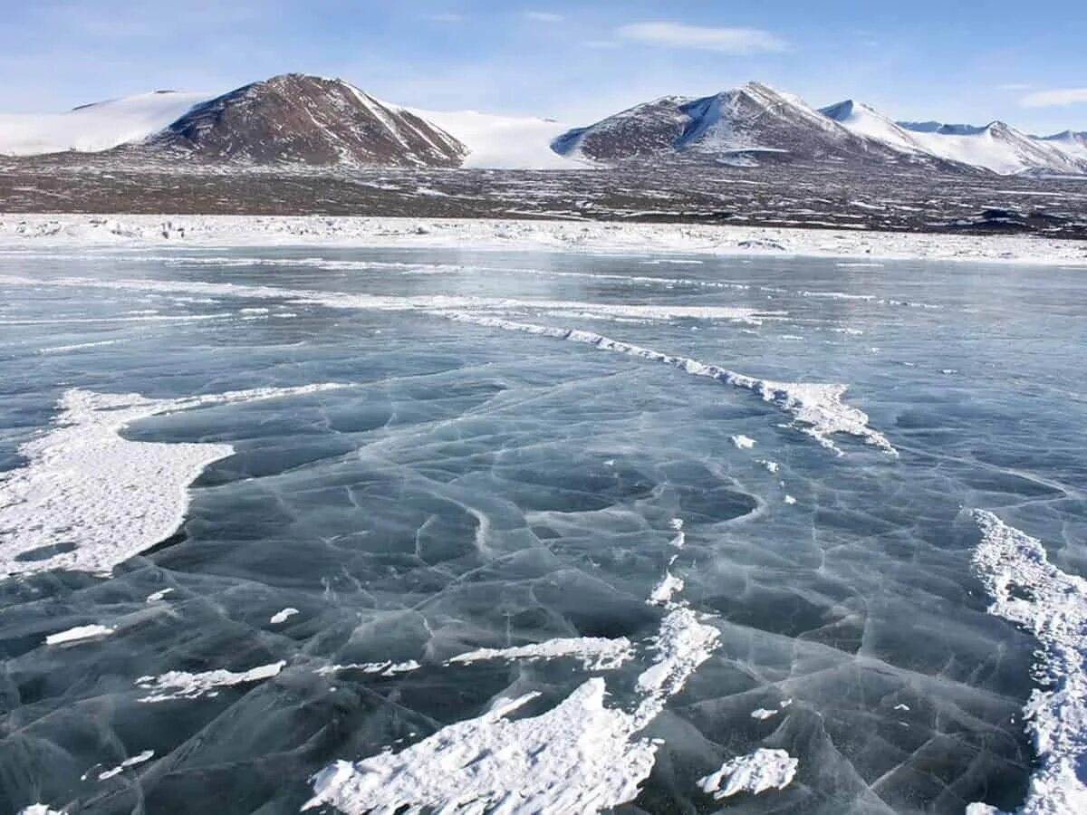 Свободный ото льда участок антарктиды. Озеро Восток в Антарктиде. Подледные озера Антарктиды. Озеро Восток озёра Антарктиды. Подледное озеро Восток в Антарктиде.