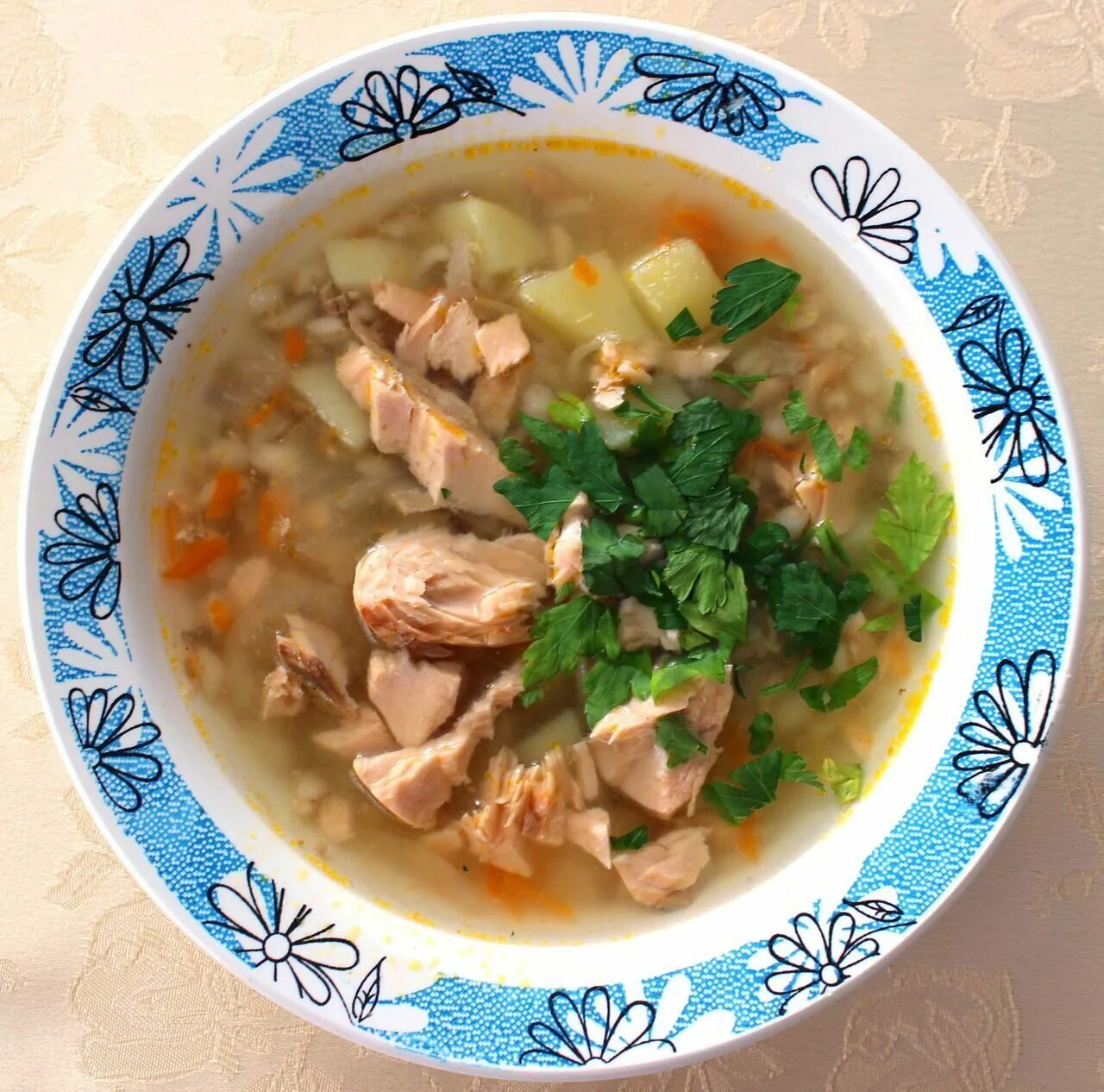 харчо с перловкой. уха с семгой. уха из горбуши. перловка шурва. похлёбка петра великого.