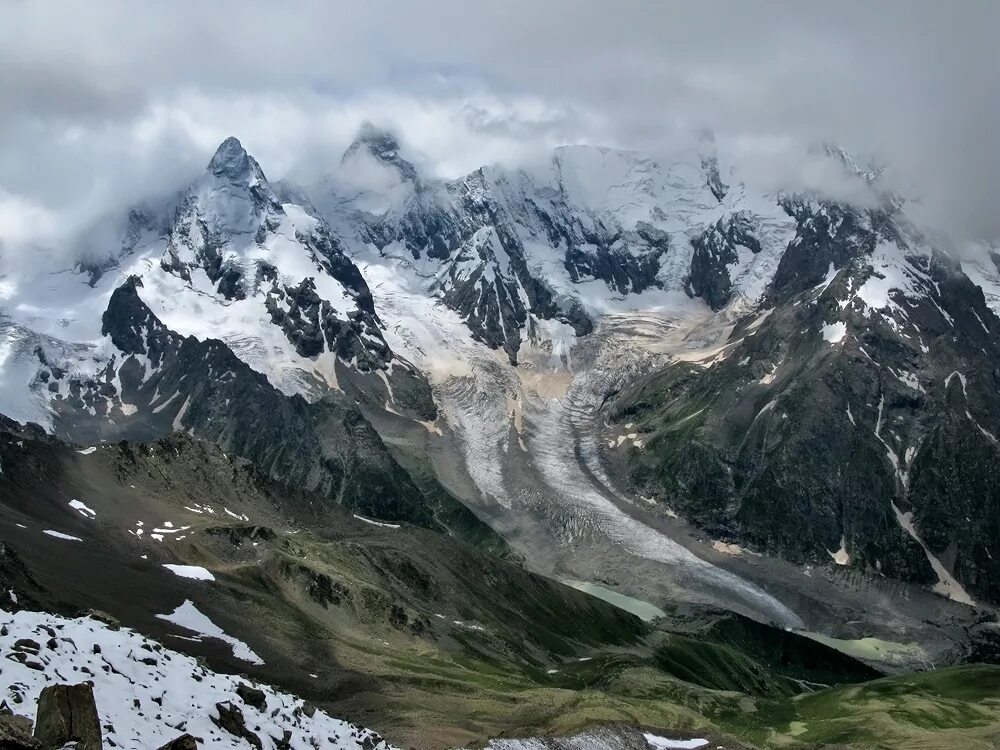 Higher mountains. Горные ледники Кавказа. Горно Долинные ледники Кавказа. Горы Северный Кавказ ледник. Оледенение хребтов Кавказа.