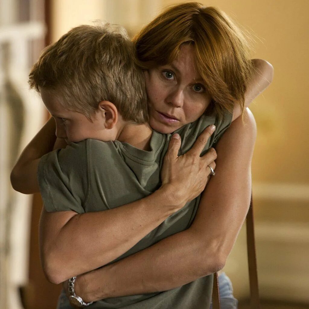 Mother want her son. Сын (a mother's son) {т/с, 2012}. Силуэт матери и сына на закате. Мама и несовершеннолетний сын. Mother want her son.