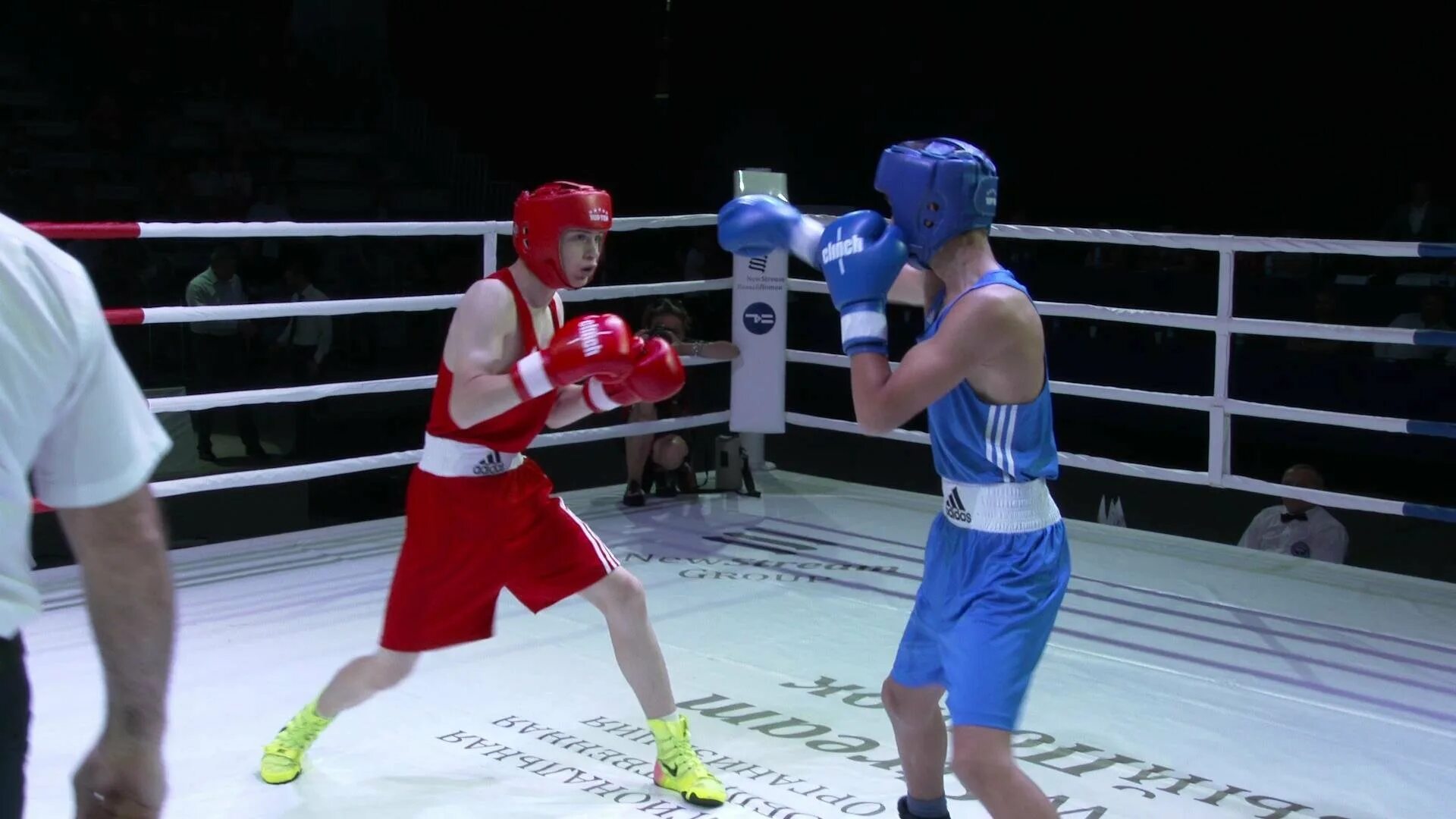 Боксер на ринге. Форма женской сборной россии по боксу. Бокса хмао. Первенство хмао югры среди юниоров 17 18 лет по боксу. Бокса хмао.