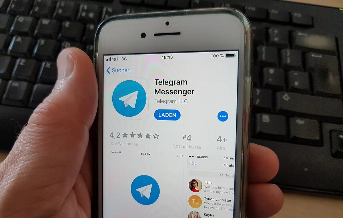 Telegram мессенджер. Телеграмм Messenger. Телеграм мессенджер фото. Telegram LLC.