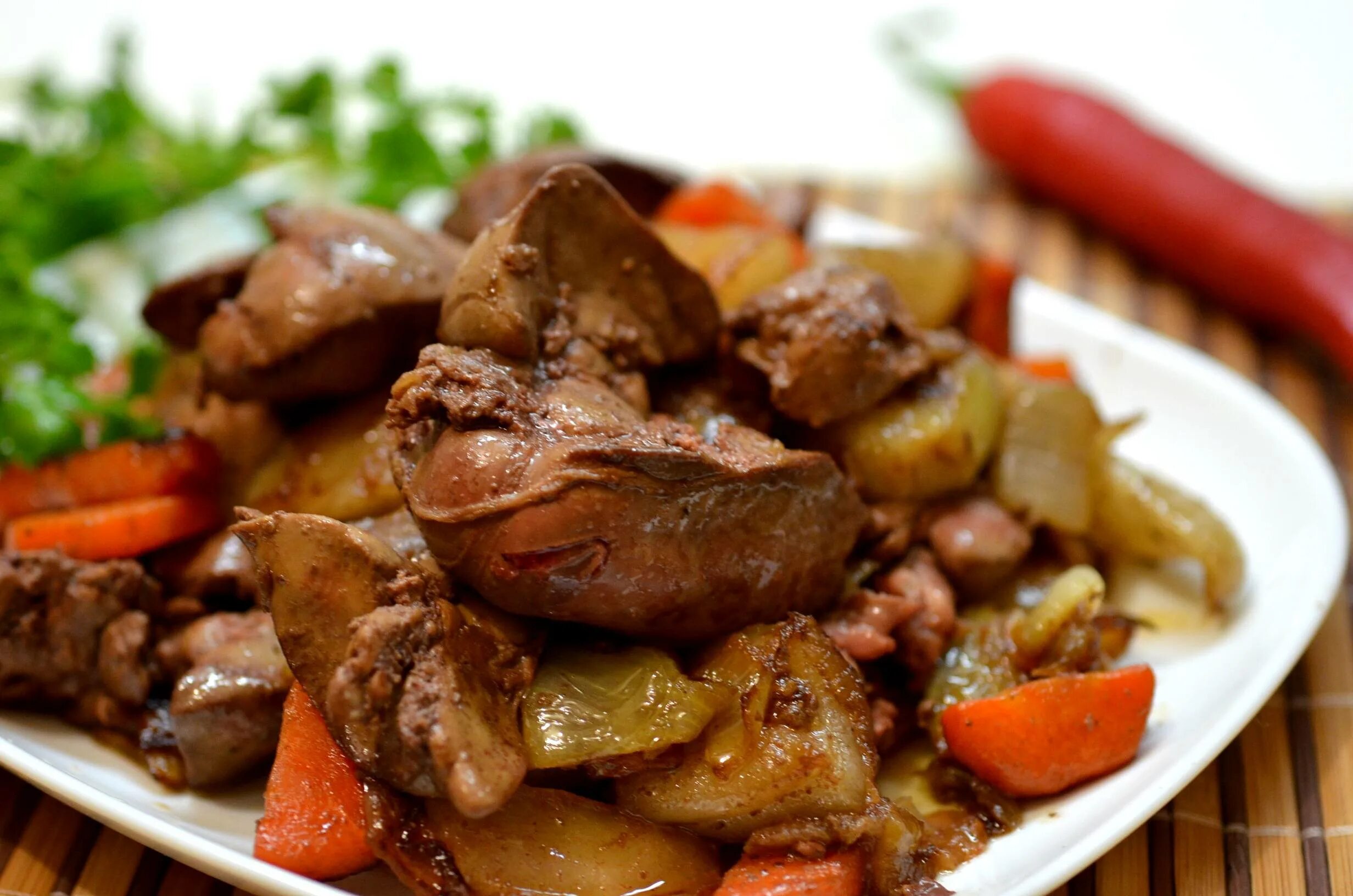 Рецепт приготовления тушеного сердца. Жаркое с куриными сердечками. Блюда из печени индейки. Картофель с куриными сердечками. Жаркое с куриными сердечками.