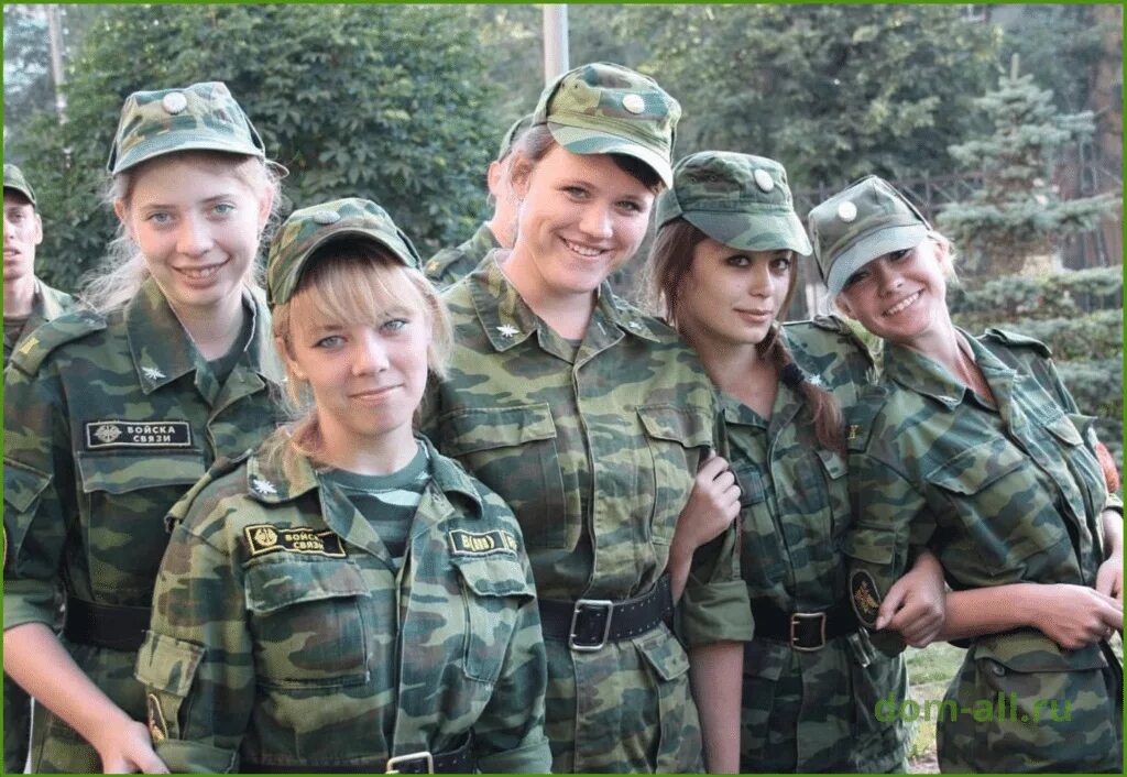 Девушек берут добровольцами