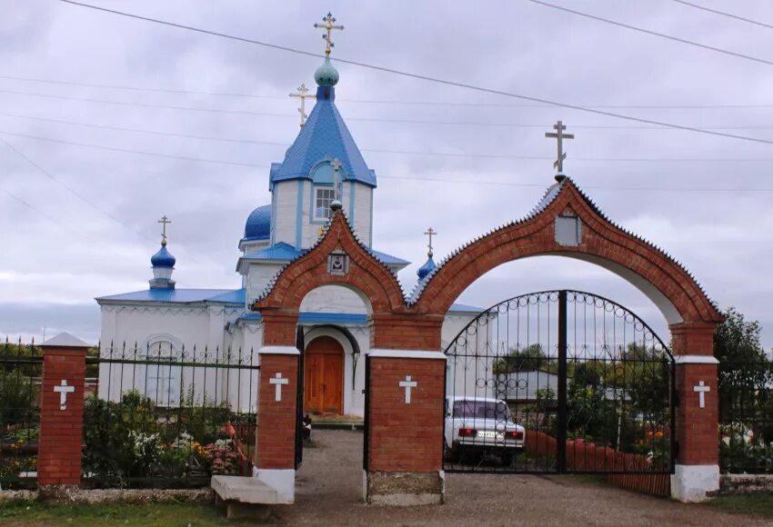 Погода студенцы саракташский район. Студенцы Церковь Саракташский район. Студенцы Оренбургская область храм. Храм Покрова Пресвятой Богородицы в селе Студенцы. Село Петровское Саракташский район Оренбургская область храм.