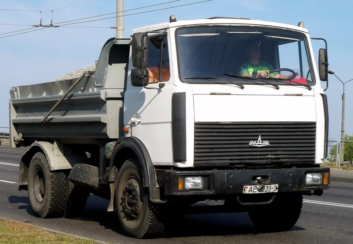 Купить маз в беларуси. МАЗ 5551. МАЗ 5551 самосвал. МАЗ 5551 самосвал салон. МАЗ 5551 ранний.