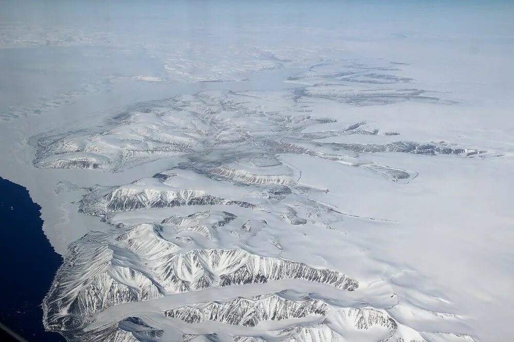 Большой остров канады. Канадский Арктический архипелаг. Канадский Арктический архипелаг остров Элсмир. Северная Америка Баффинова земля. Канадский Арктический ар.