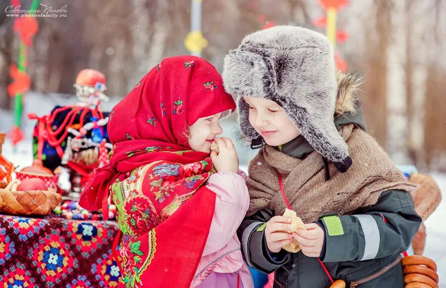 Наряд на масленицу для детей на улице. Масленица фотосессия. Нарядить ребенка на Масленицу. Одежда на Масленицу. Детский наряд на Масленицу.