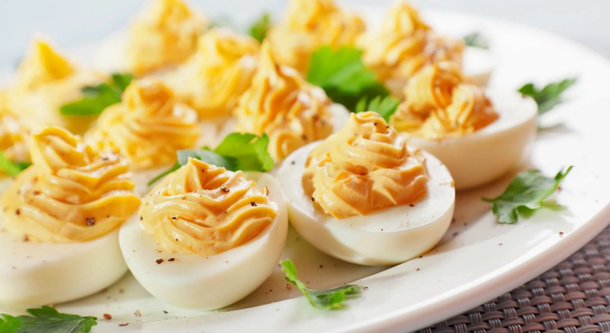 Холодные закуски из яиц. Закуска из желтков вареных. Котлета с яйцом. Закуска из желтков вареных. Закуска из желтков вареных.