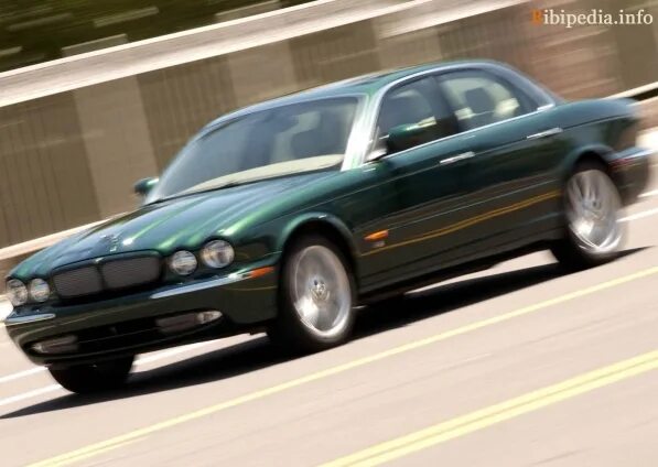 Характеристики jaguar. Ягуар XJR 2003. Ягуар XJR 2007. XJR 370 Л.С Jaguar. Ягуар 2003 года.