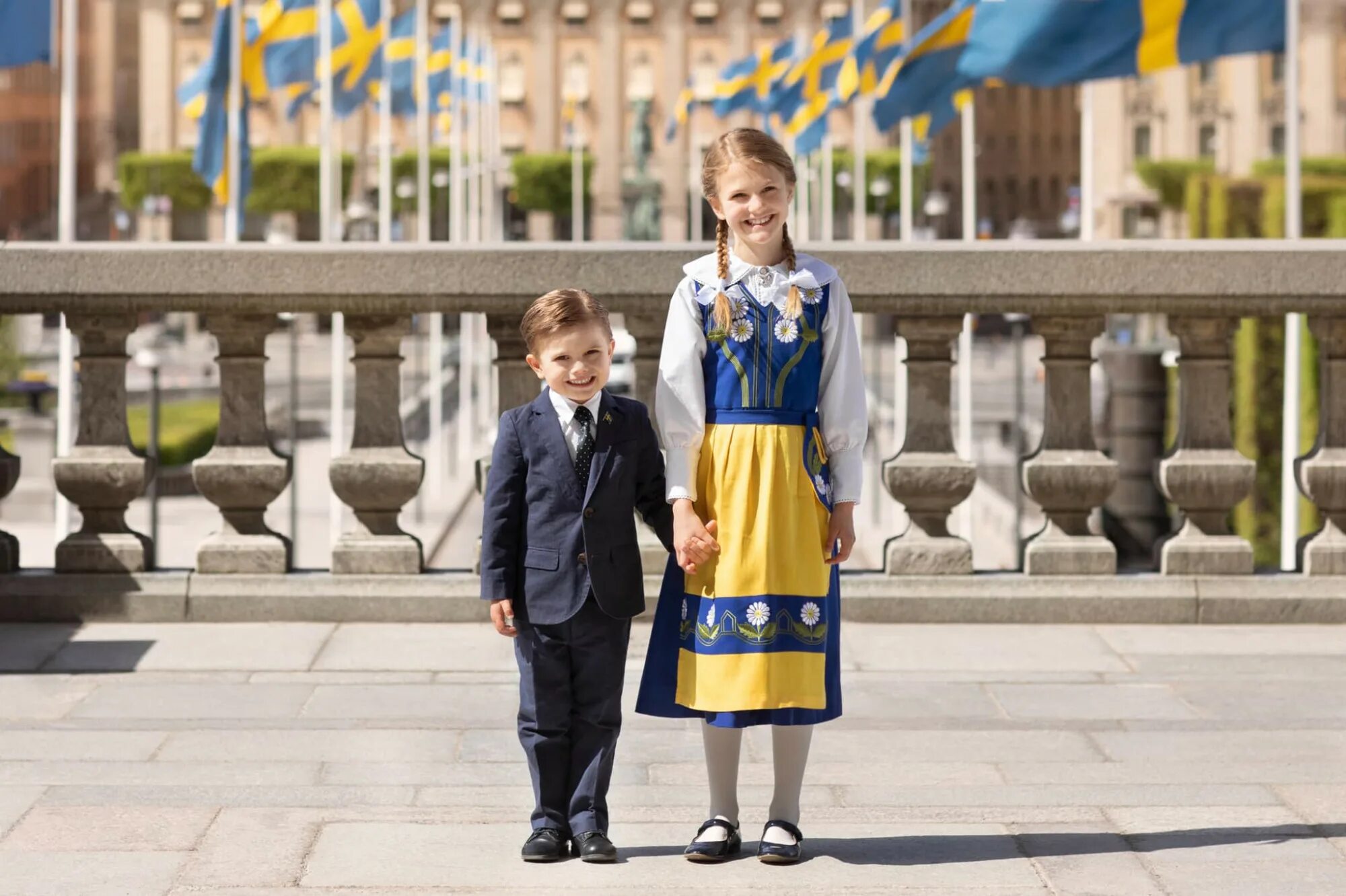 Сегодня национальный день. Королевская семья Швеции сейчас. Эстель принцесса Швеции.