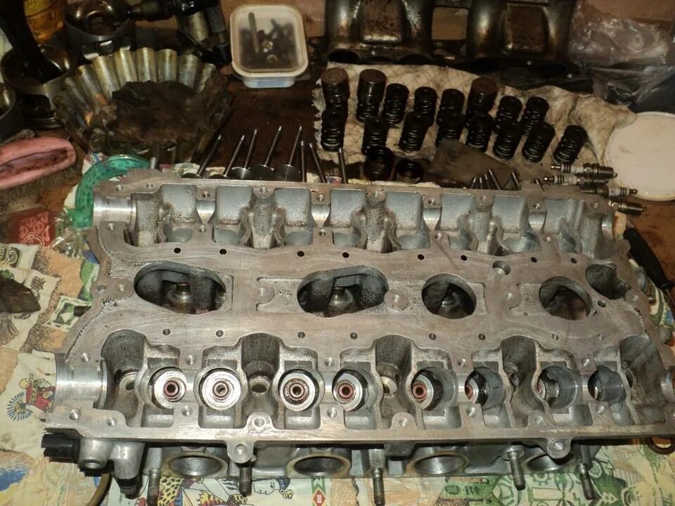 ГБЦ двигателя ВАЗ 2112 16 клапанный. ГБЦ ВАЗ 2112 16 клапанов. Двигатель ВАЗ 2112 16 клапанов ГБЦ. ГБЦ ВАЗ 2112 124.