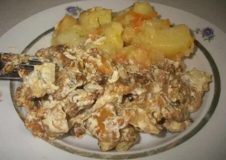 Лисички тушеные в сметане