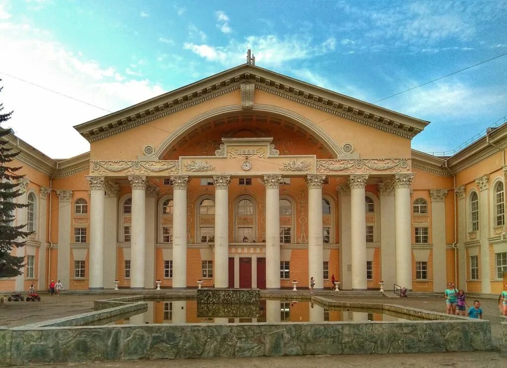 Памятник Петру I