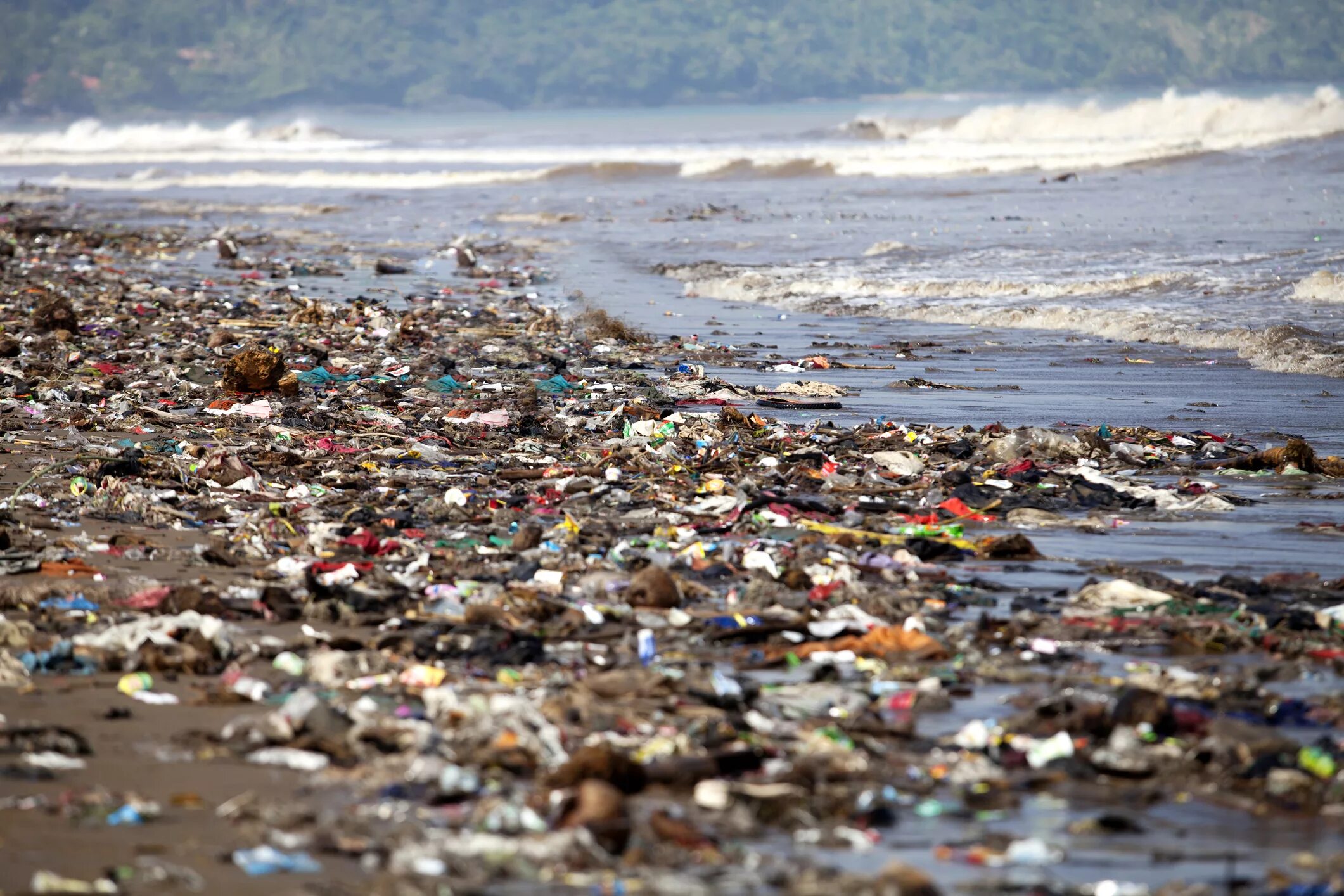 Rains waste. Физическое загрязнение мирового океана. Загрязненный океан. Загрязненные моря. Мусор в море.