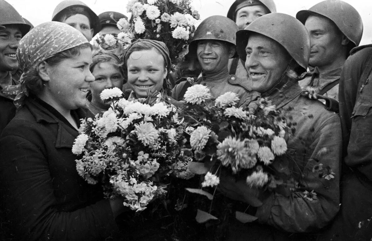 Победа в вов. Великая Отечественная война 1941-1945 победа. Кадры Победы 1945. Праздник Победы 1945. ВОВ 1941-1945 радость Победы