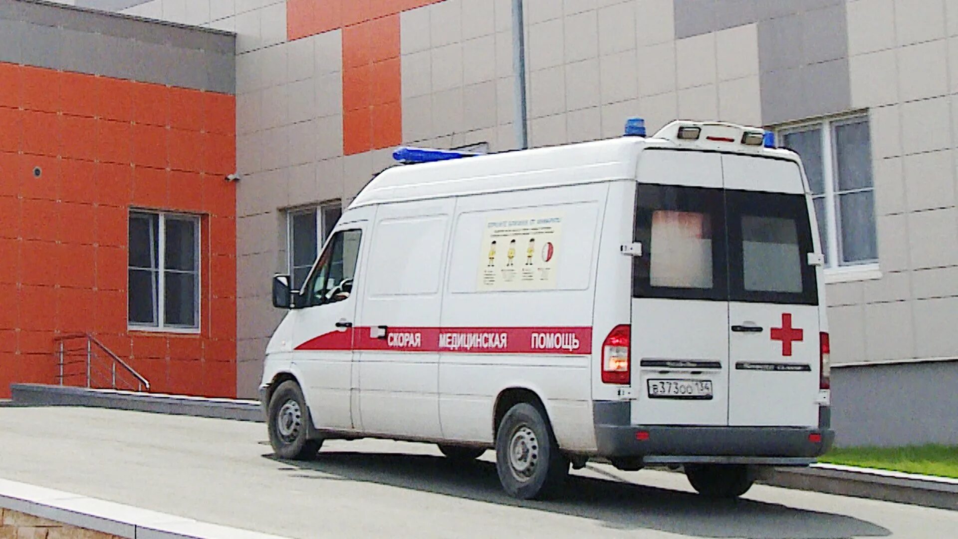 Госпитализация в стационар. Пациент в стационаре. Пациент в стационаре. Больной человек в больнице. Госпитализация подростков.