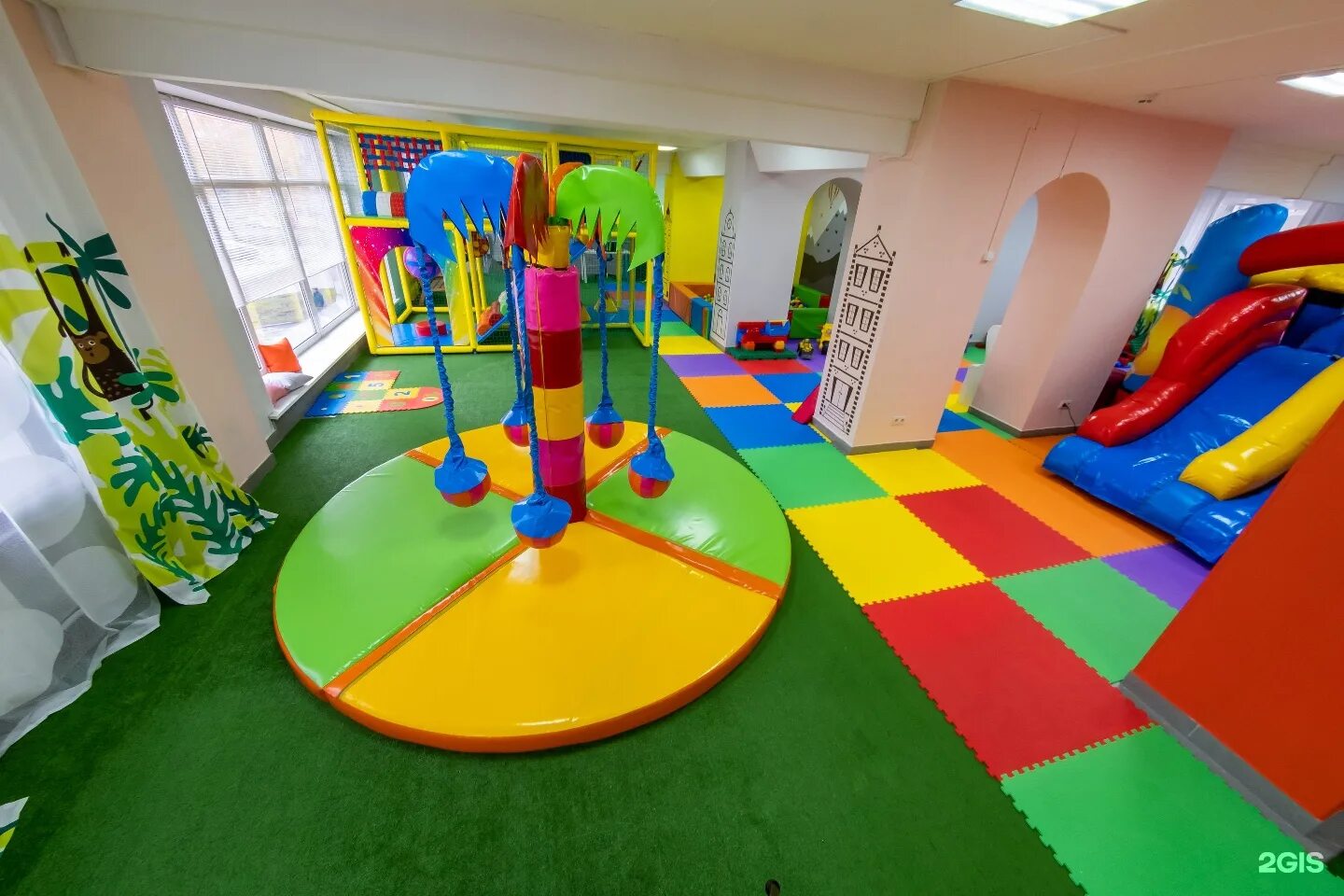 Детские центры для проведения дня. В некотором царстве игровая комната челябинск. Место для проведения детского праздника. Комната для проведения детских праздников. Детские центры для проведения дня.