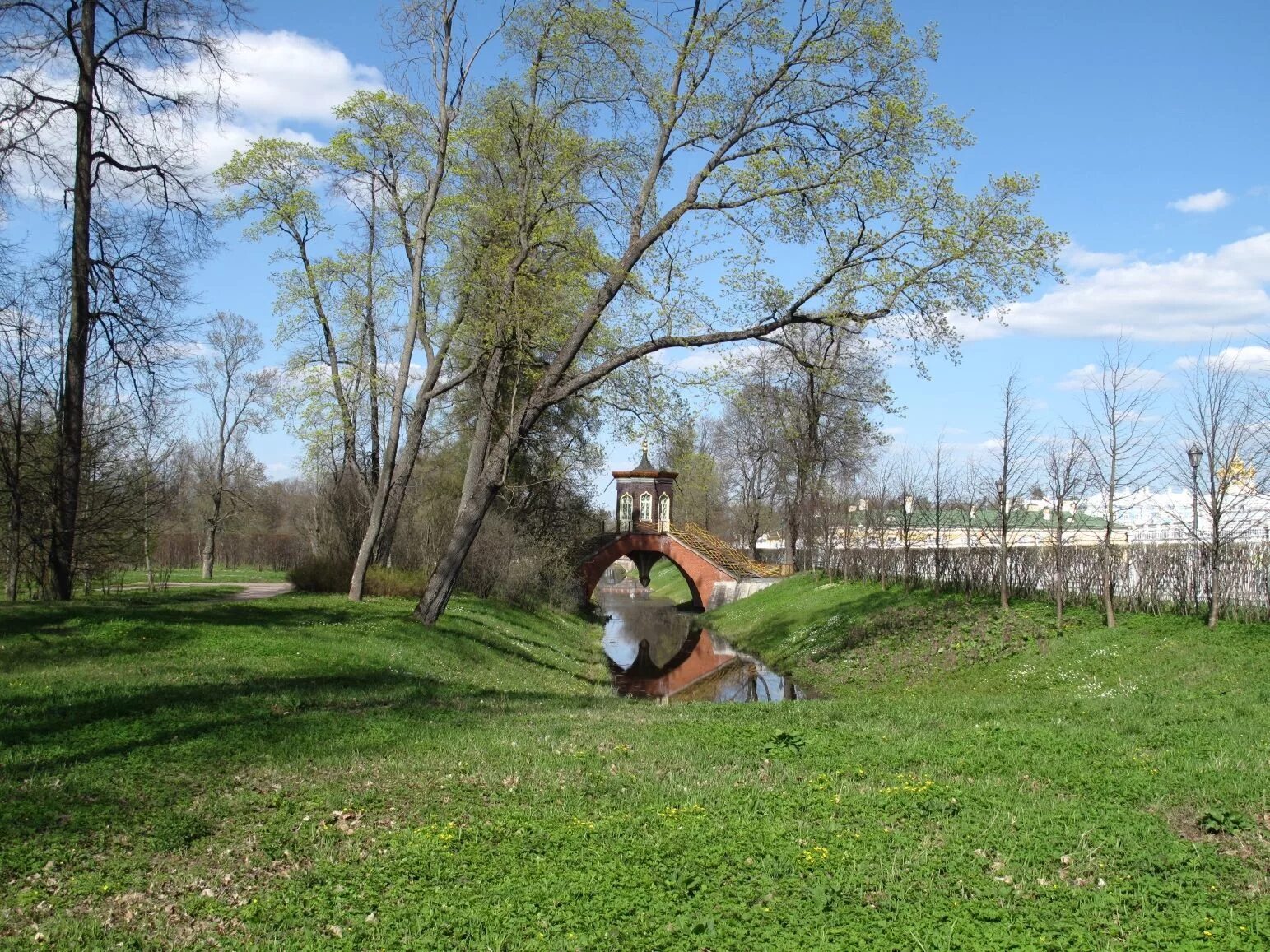 Императорская ферма в пушкине. Сказочный путеводитель по царскому селу и павловску. 377 александровская пушкин. Намень шаляпину александровский парк. Маршрут автобуса 187 пушкин спб на карте.