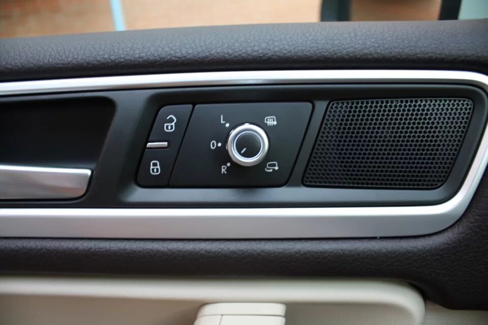 Регулировка зеркал туарег. Переключатель управления зеркал vw touareg nf. фольксваген туарег регулировка зеркал. фольксваген туарег кнопка складывания зеркал. регулятор зеркал туарег nf.