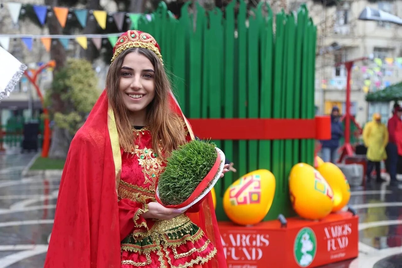 Новруз байрам кто отмечает. Новруз байрам в Азербайджане. Novruz 2022. Новруз в Иране. Тонгал Новруз.