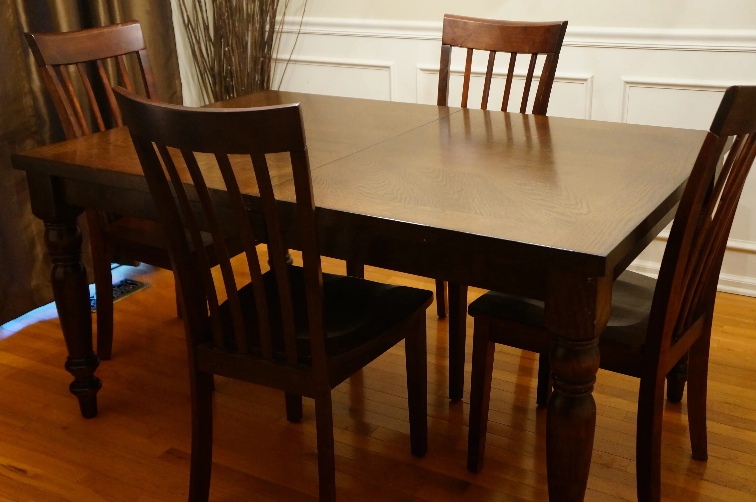 Кухонный стол без стульев. Деревянный стол на кухню. Стол кухонный деревянный. Деревянные кухонные столы и стулья. Красивый деревянный стол.