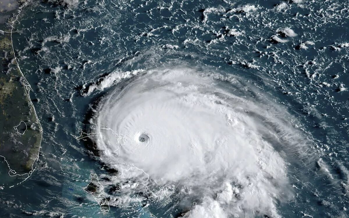 Торнадо Дориан. Ураган Дориан. Ураган Катрина Флорида. Ураган Катрина 2005. Тропический тайфун