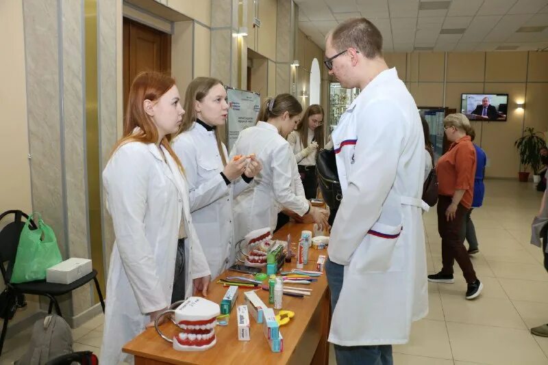 сестринский факультет. высшее медицинское образование сестринское дело. сестринский факультет. сестринское дело мед колледж. практические занятия в мед колледже.