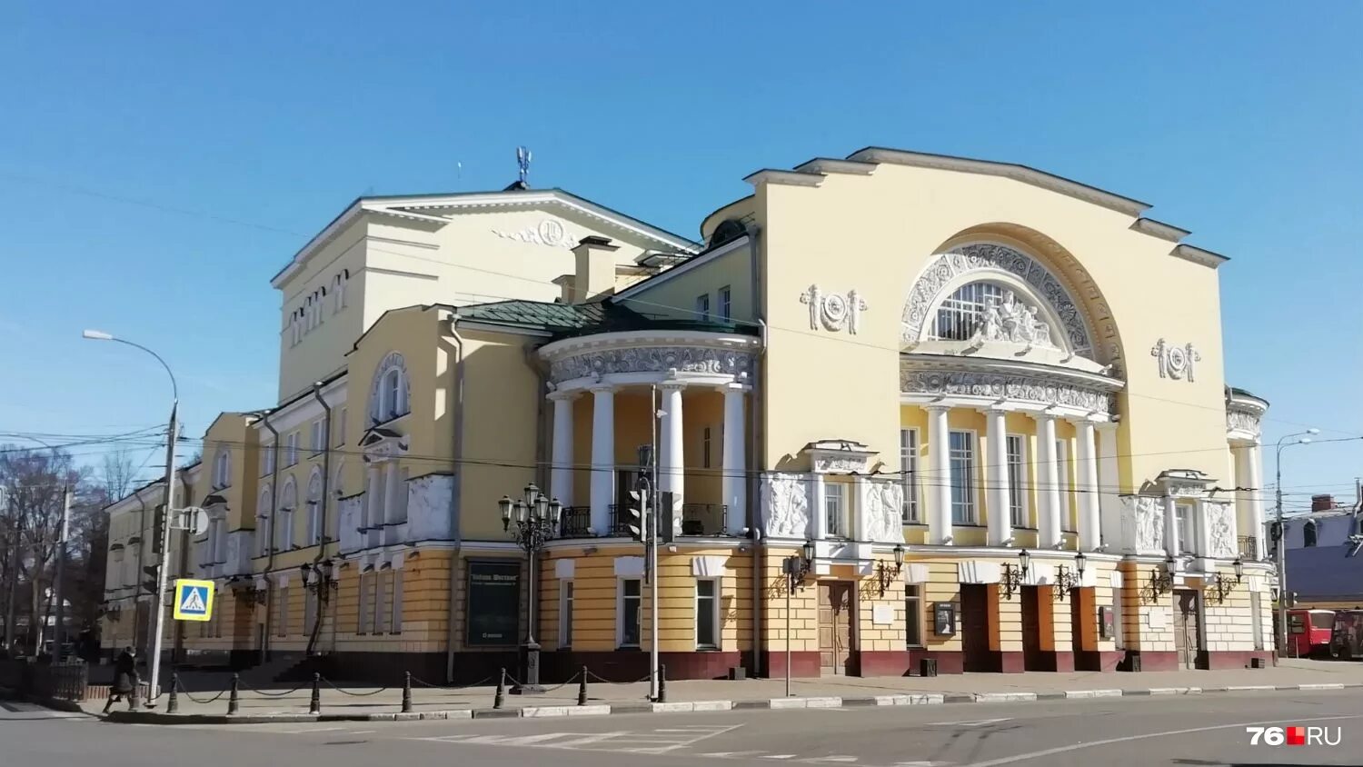 Где находится театр волкова. Театр имени Волкова Ярославль. Волковский театр Ярославль. Театр имени Федора Волкова. Драматический театр Волкова в Ярославле.