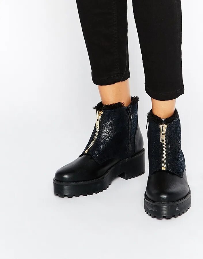 Zara Black Leather Ankle Boots Front Zipper. Сапог спереди