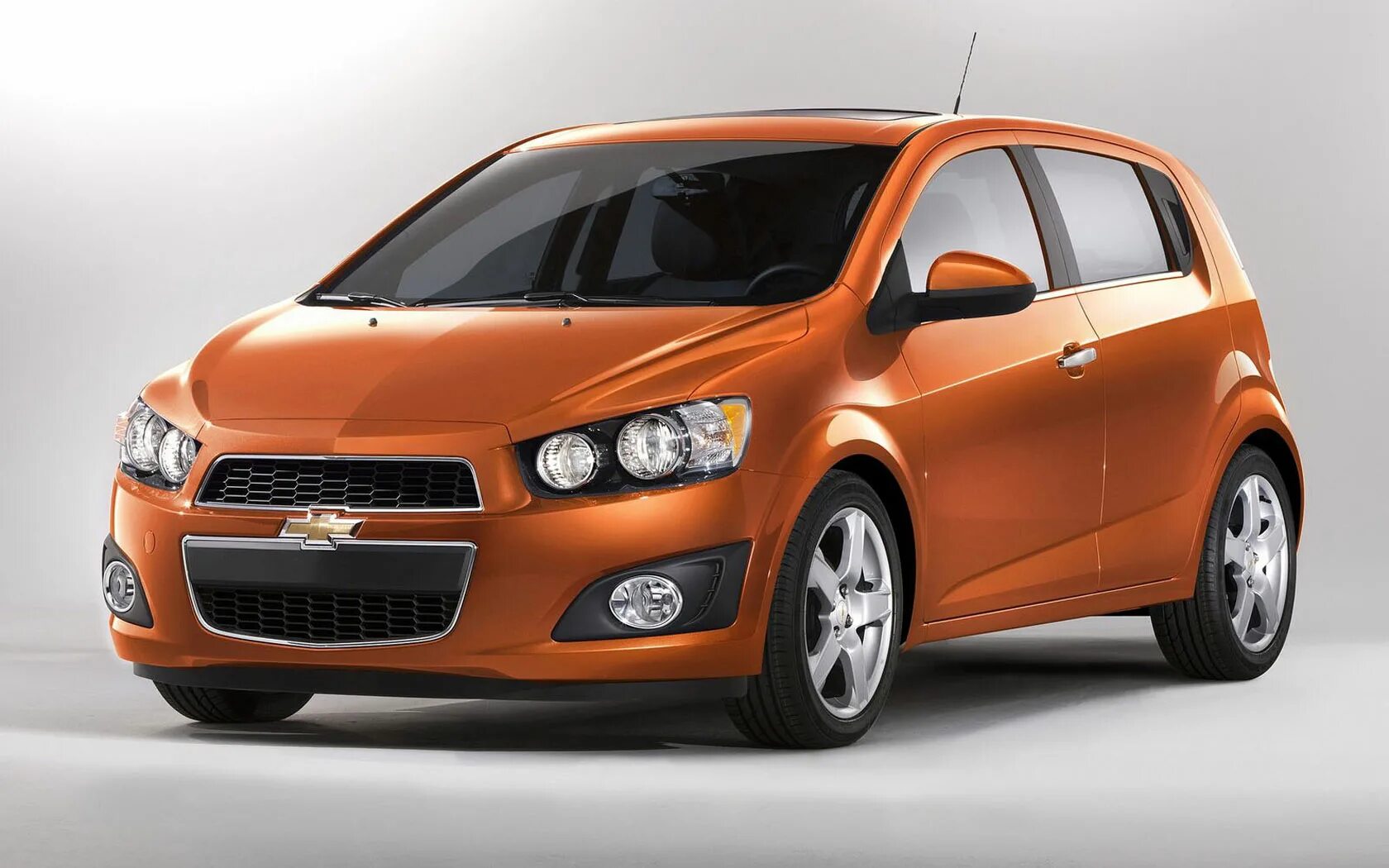 Chevrolet Aveo. Chevrolet Sonic 2021. Chevrolet Aveo хэтчбек. Шевроле Авео хэтчбек 2011.