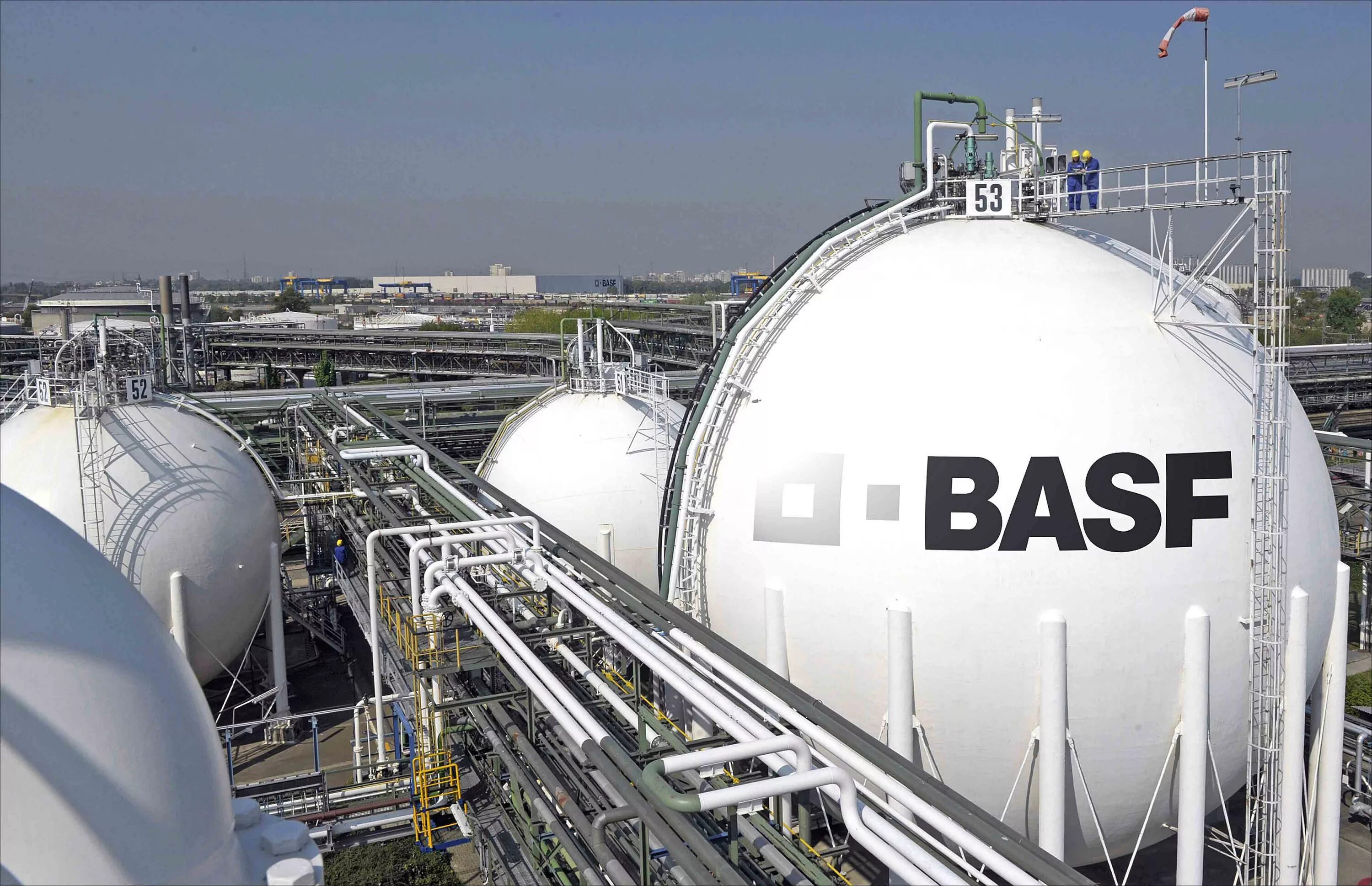 Завод BASF В Германии. Химические заводы BASF. Химический завод в Германии. Немецкий химический завод BASF. Ведущая промышленность германии