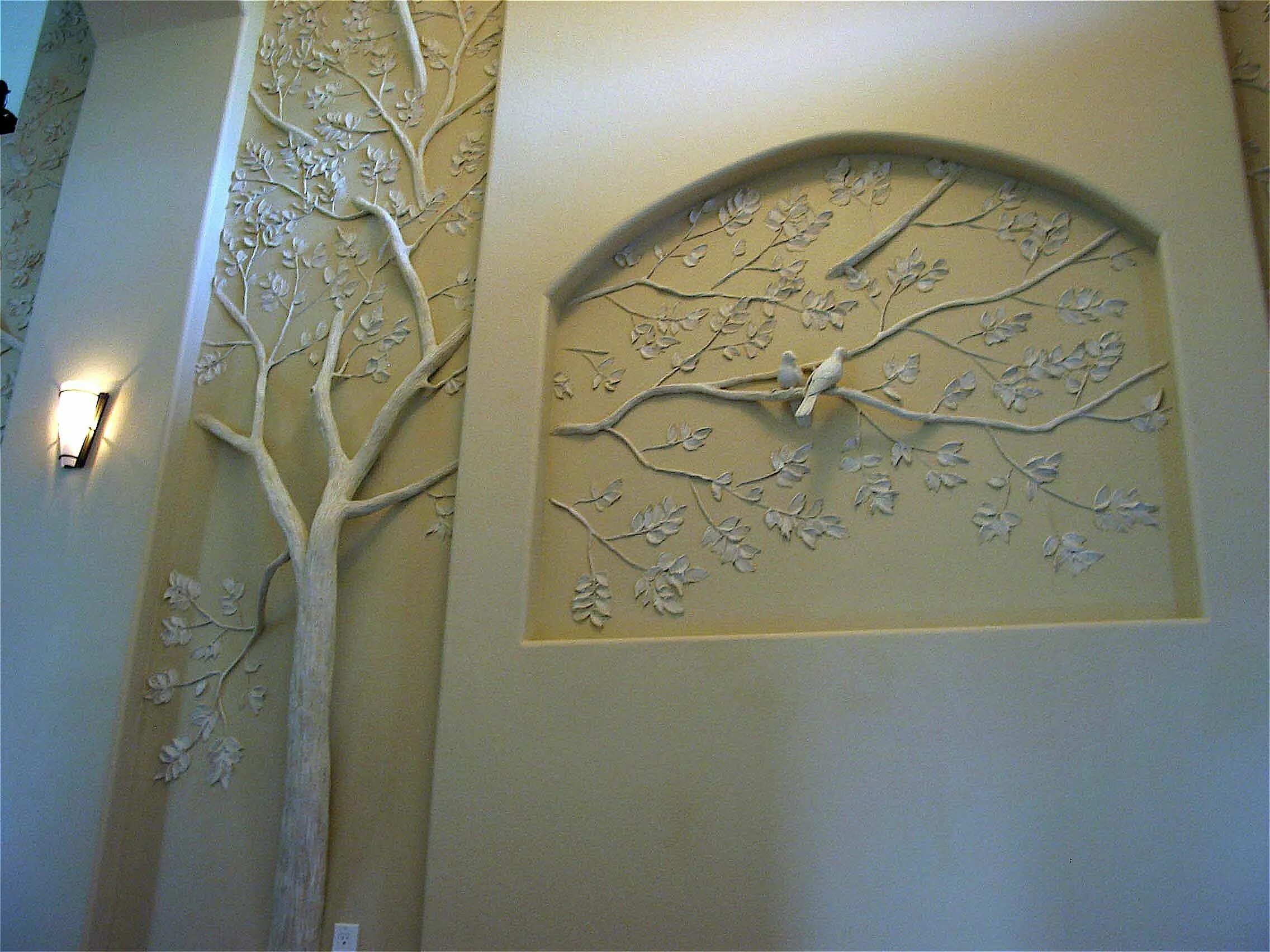 Фрески в интерьере. Декоративная лепнина на стены. Панно из шпаклевки на стену. Панно на стену в спальню. Картина на гипсокартоне.