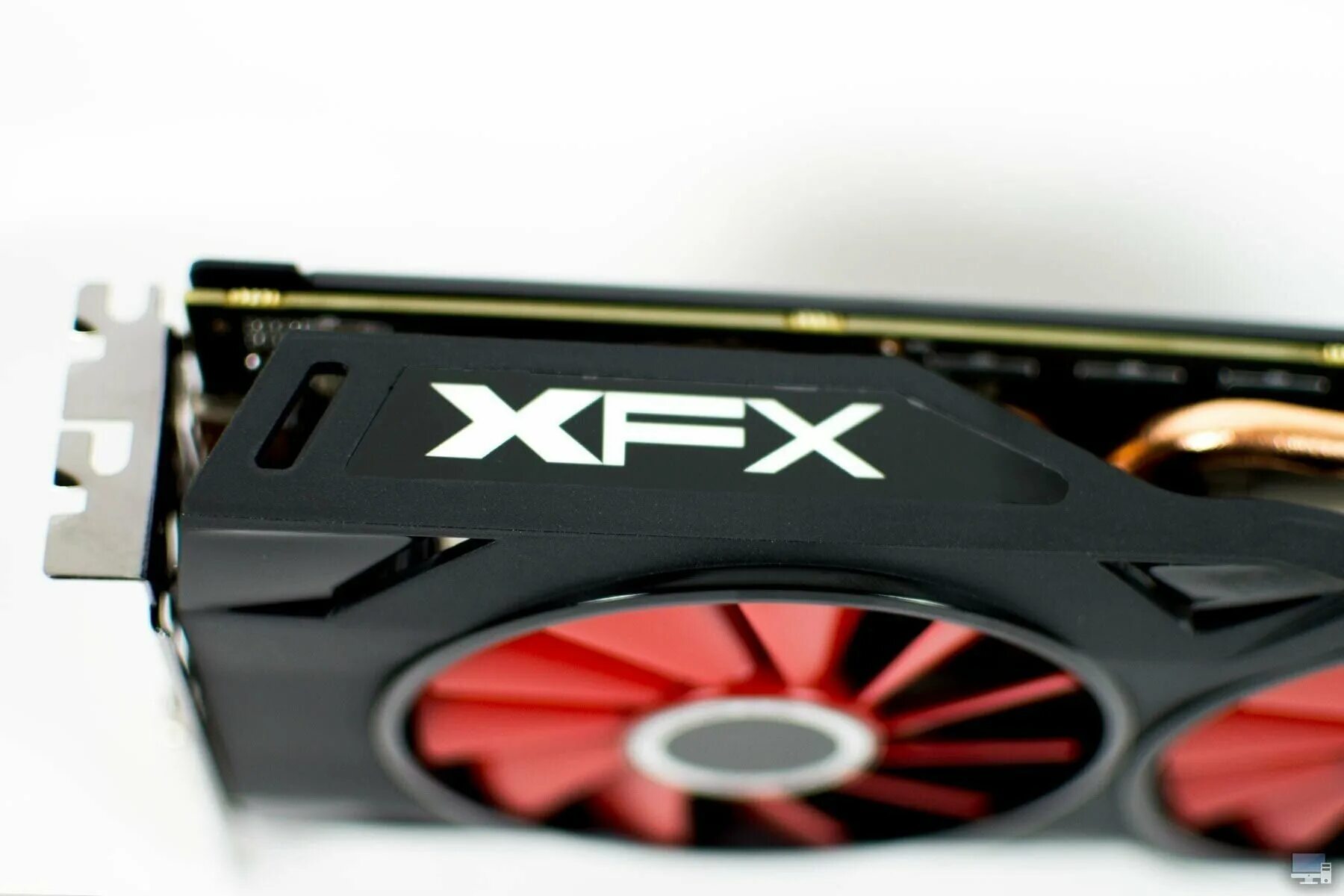 Xfx rx580. XFX RX 570 4gb. AMD RX 570 4gb. XFX RX 580 4gb. XFX RX 570 8 ГБ.