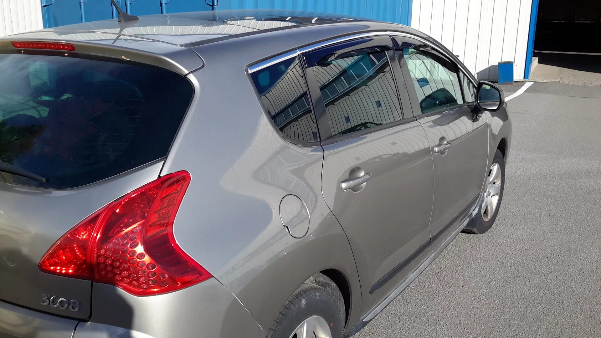 Капот пежо 3008. Дефлекторы Пежо 3008. Дефлекторы на Peugeot 3008. V Star дефлекторы Peugeot 3008. Ветровики на Пежо 3008 2010.