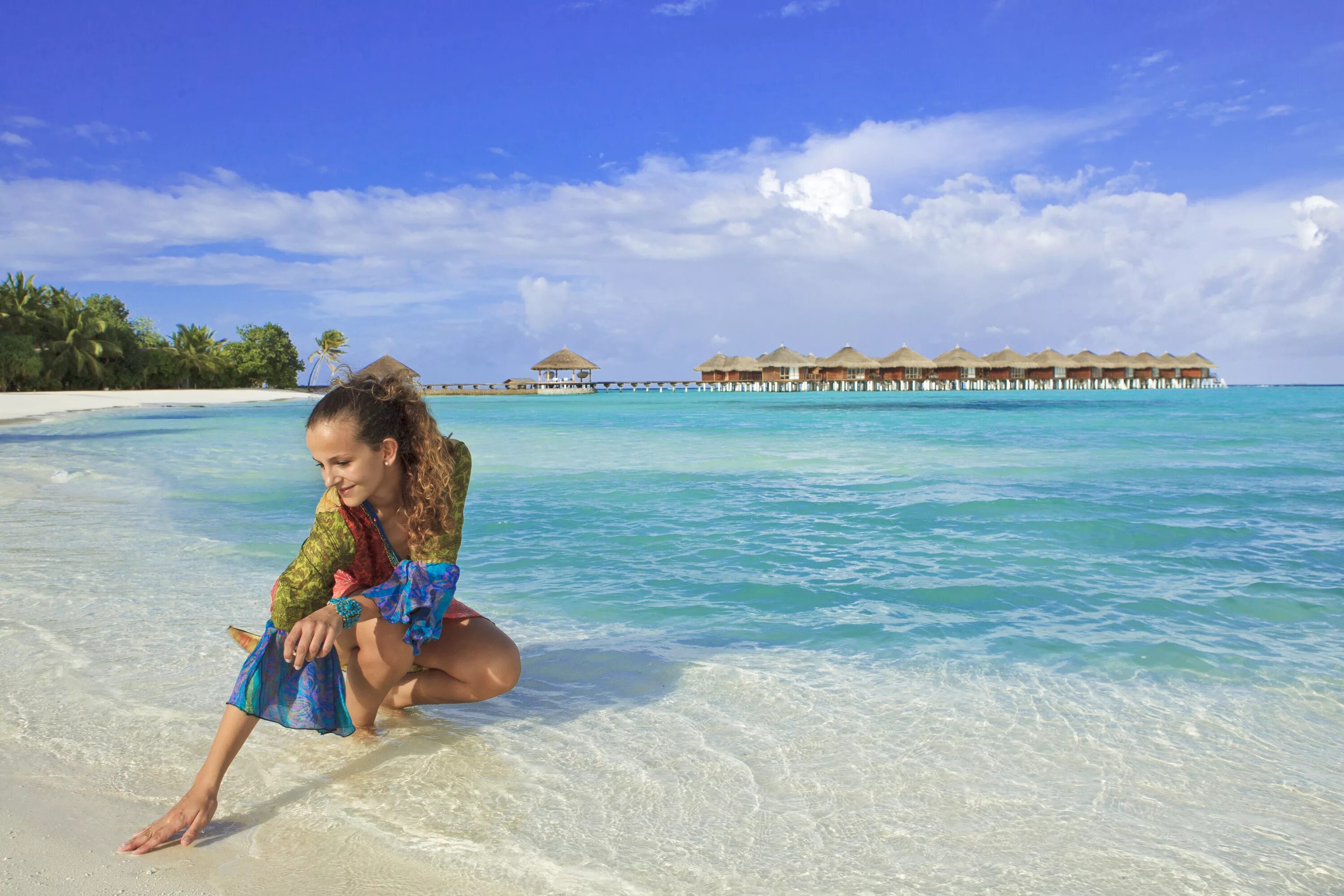 Фотосессия на Мальдивах. Мальдивы пляж. Девушка на Мальдивах. Мальдивы пляж с людьми. Курорт без мужа