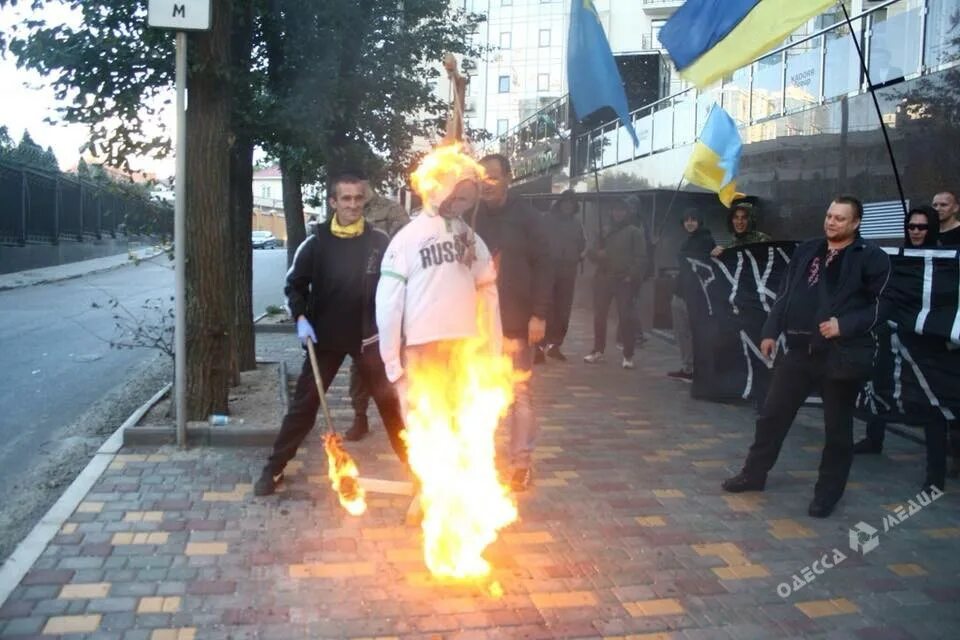 Сжигать украинцев. Одесса 2014 сожжение людей. Сожжение протестующих в Одессе.