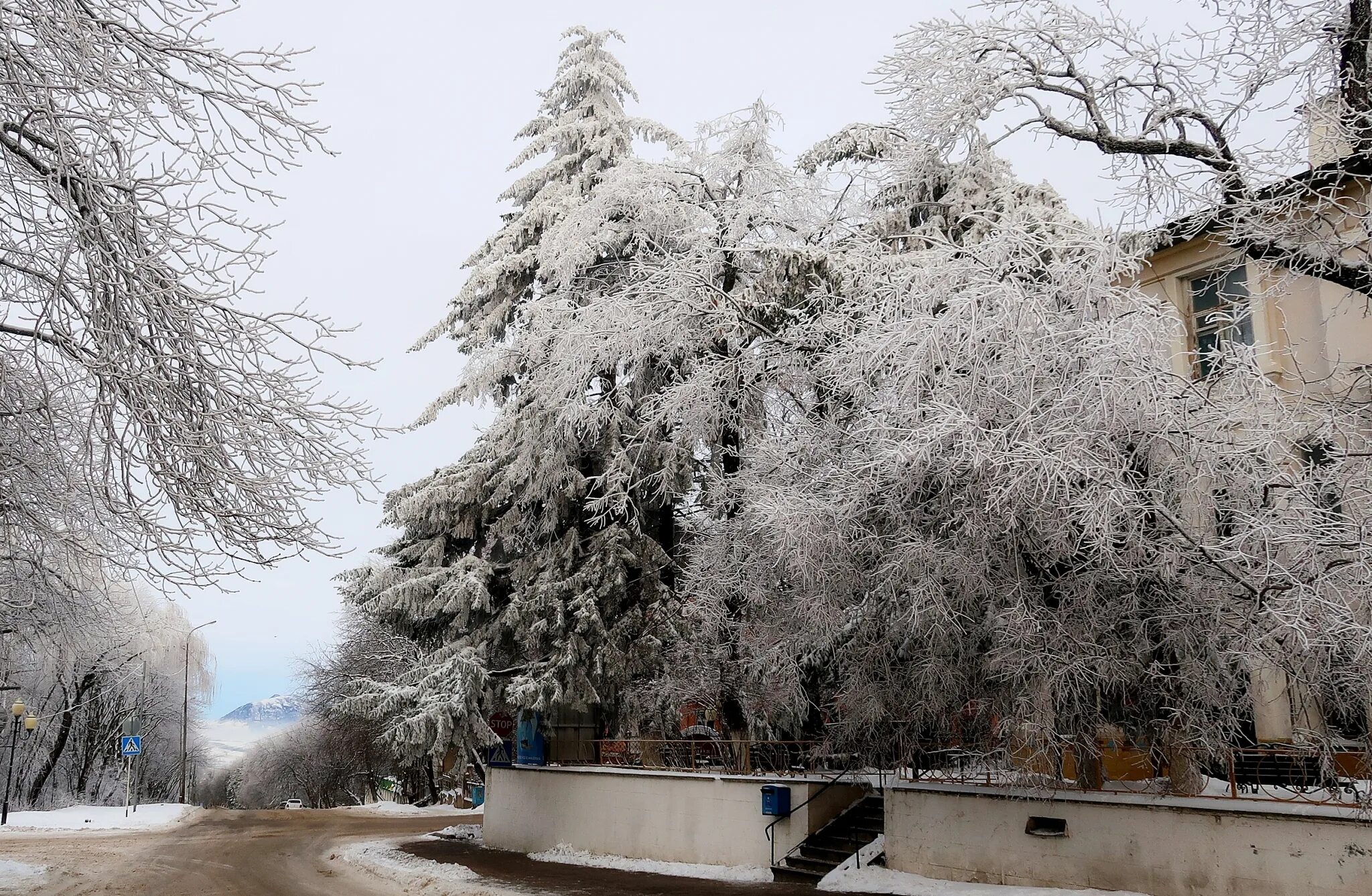 Железноводск зимой. Железноводск снег. Утро зимнее в Пятигорске. Пятигорск утро зима. Погода в железноводске на завтра
