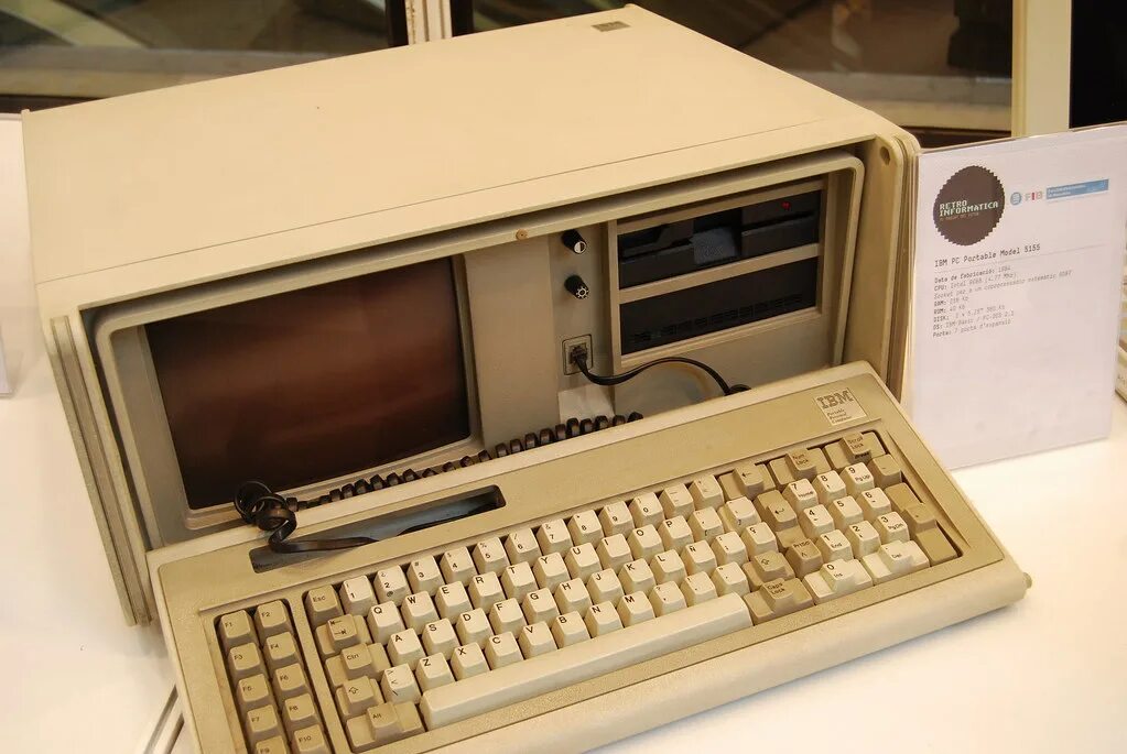 Что делал первый компьютер. IBM Portable PC 5155. Портативный компьютер IBM 1984. IBM PC XT 5155. IBM PC 330.