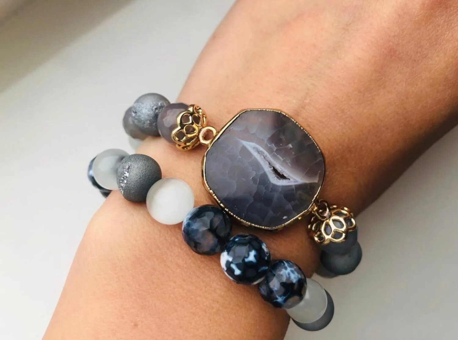 Браслет из черного нашата. Браслет из бусин, агат, 18 см. Черный агат глазковый браслет. Ботсванский агат браслет бусы. Браслет из агатов.