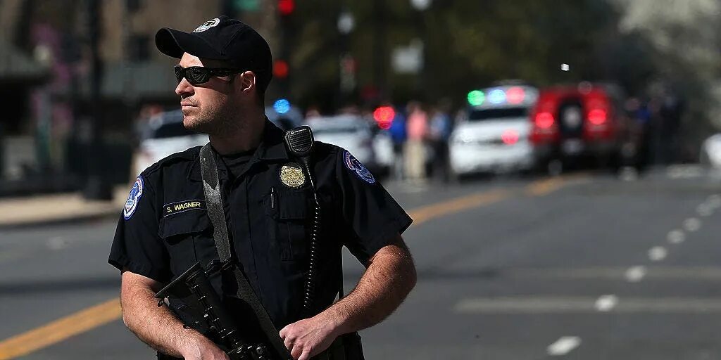 Fbi police машина. Форма фбр сша. Сериал фбр 2018. Номера спецслужб. Тахо фбр.