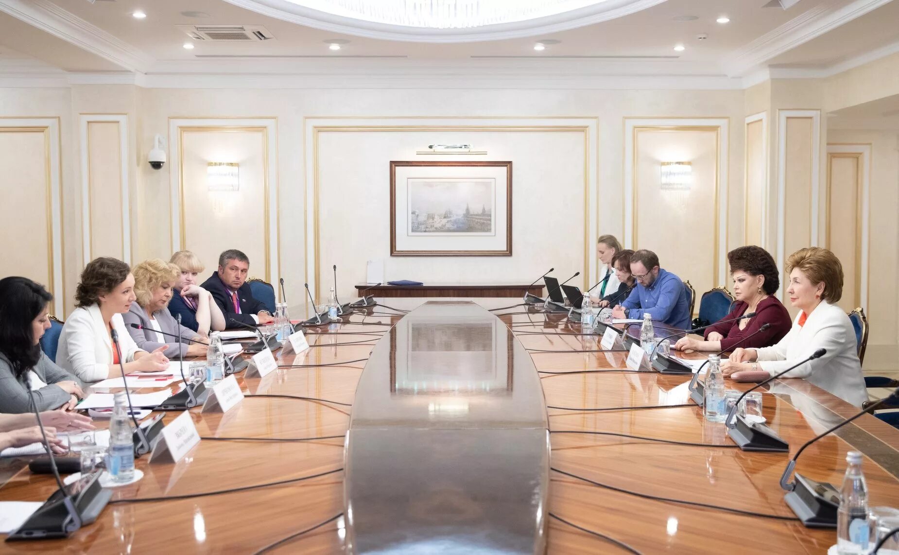 Демография. По правам ребенка беларусь. Рука ребенка и взрослого. Национальная комиссия по правам ребенка. Национальная комиссия по правам ребенка.