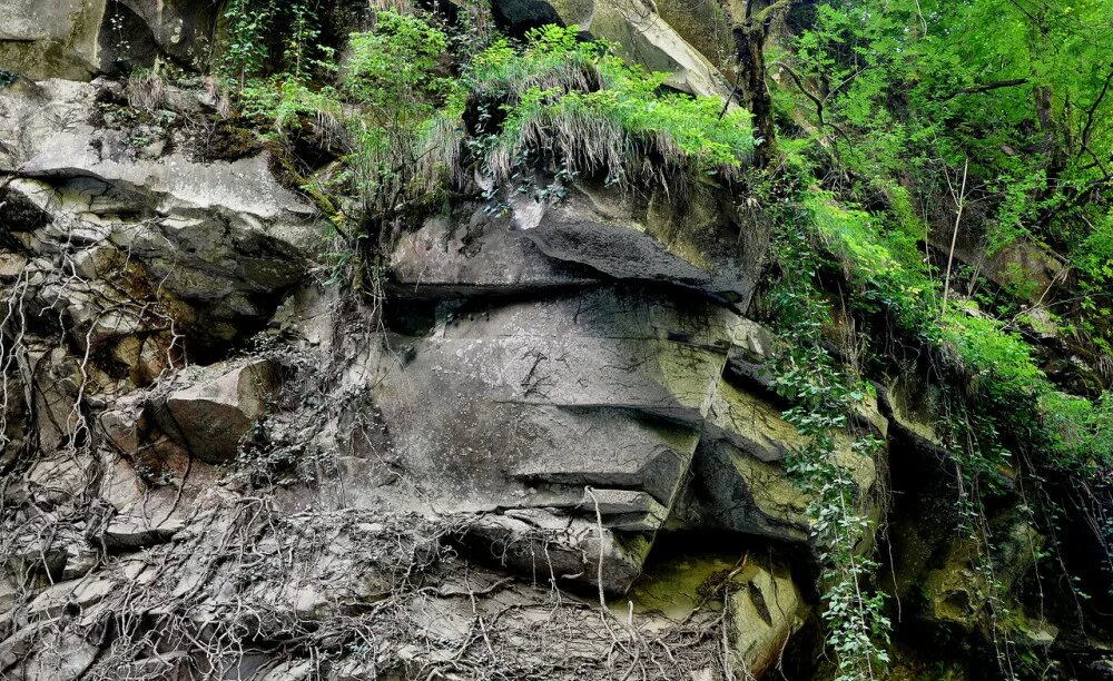 идол в джунглях. каменный лик dunino. каменные лики. славянские лики брайтон бич. аул тхагапш каньон сто плачущих глаз фото.