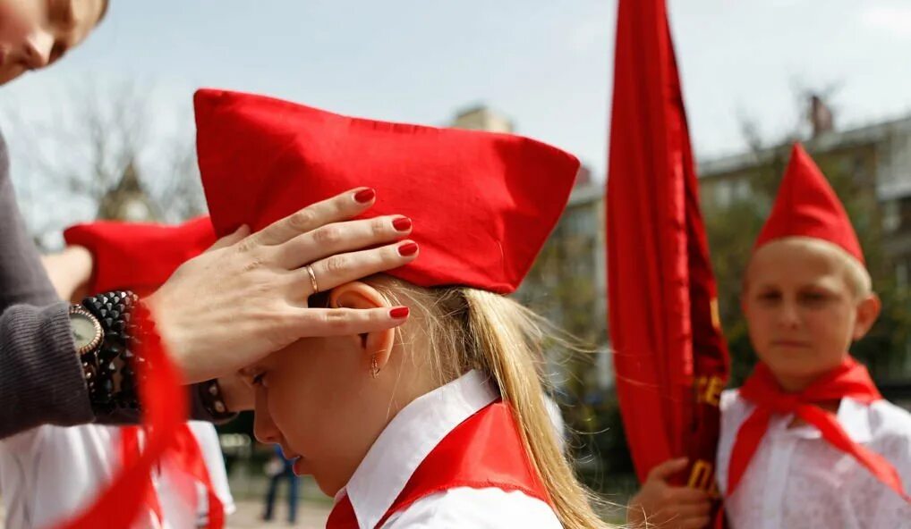 Посвящение в пионеры. Младшие пионеры. Вступление в пионеры. Советские пионеры. Суть пионерии