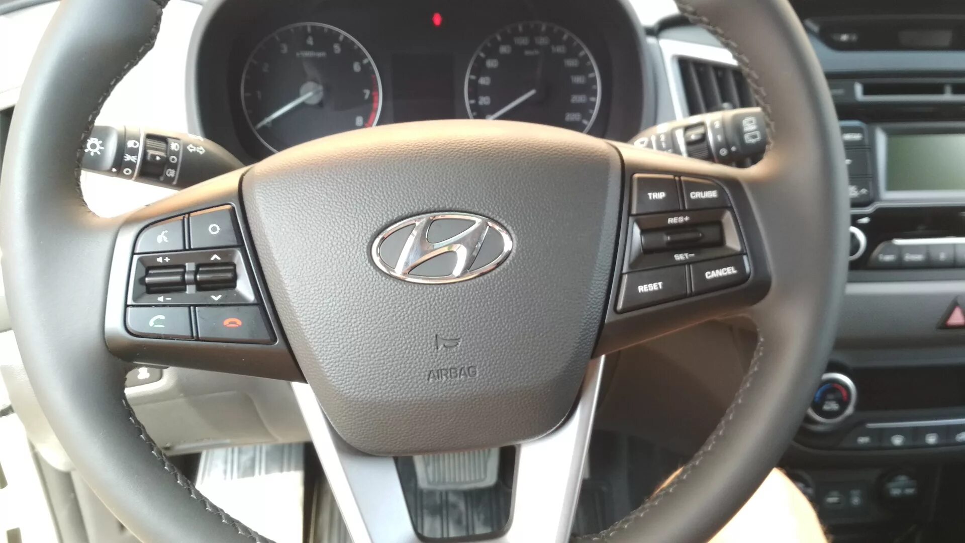 Как снять кнопки на руле hyundai creta Накладки на руль Hyundai Creta (1G), 1,6 л, 2017 года стайлинг DRIVE2