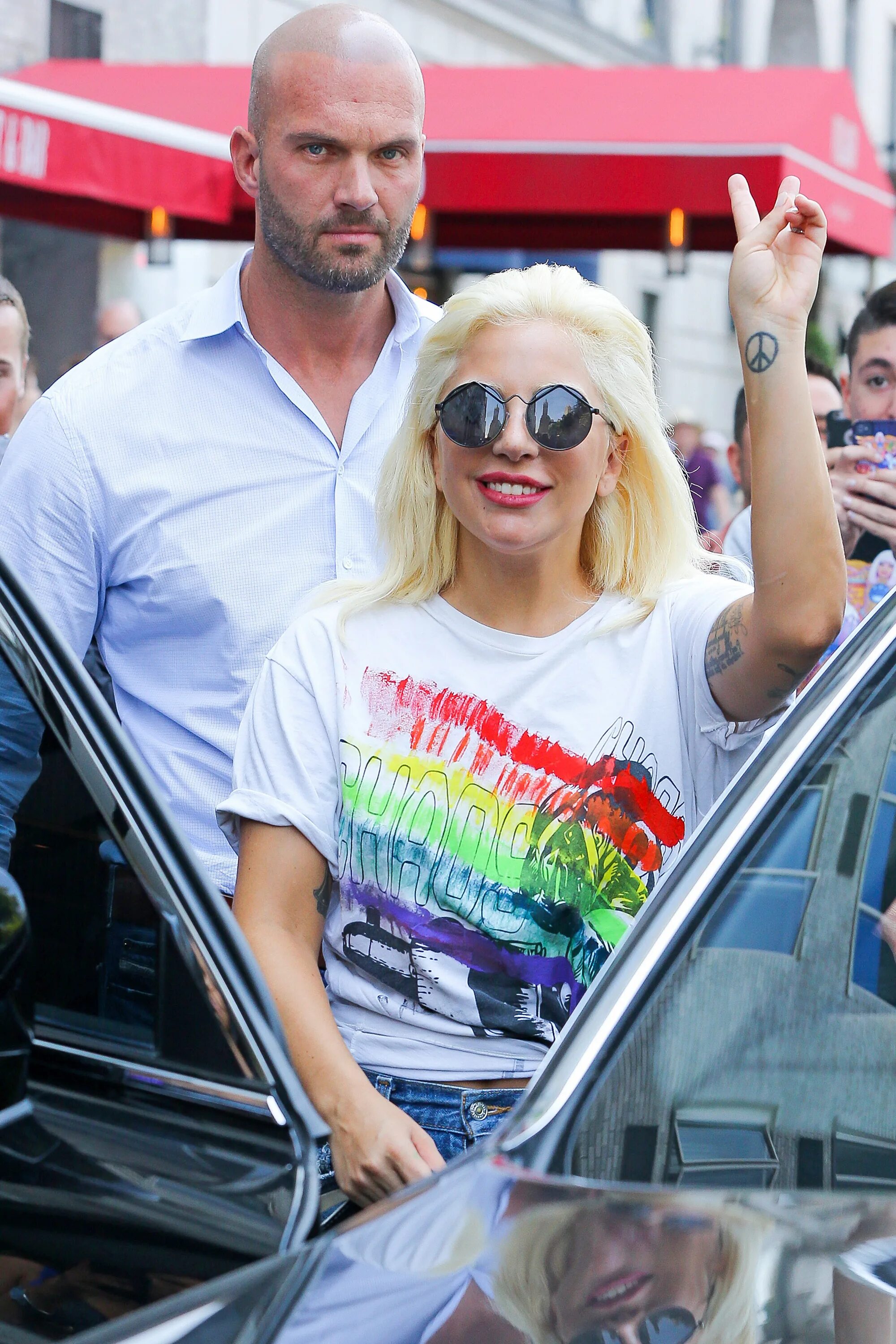 телохранитель питер ван дер вин и леди гага. охранник леди гаги. телохранитель леди гаги питер. охранник леди гаги.