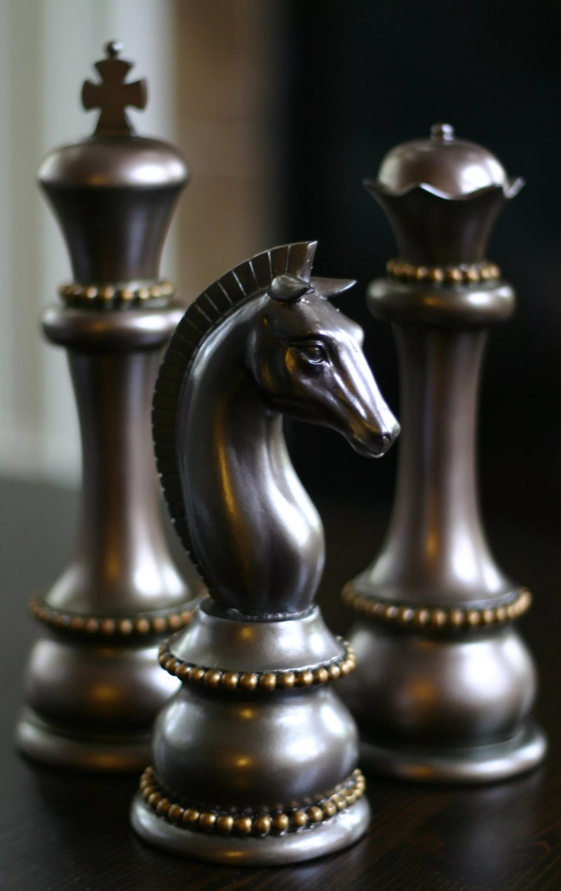 Шахматы конь ферзь ладья. Шахматы ферзь ладья король. Шахматы конь ферзь ладья. Ферзь шахматы chess. Шахматные фигурки.