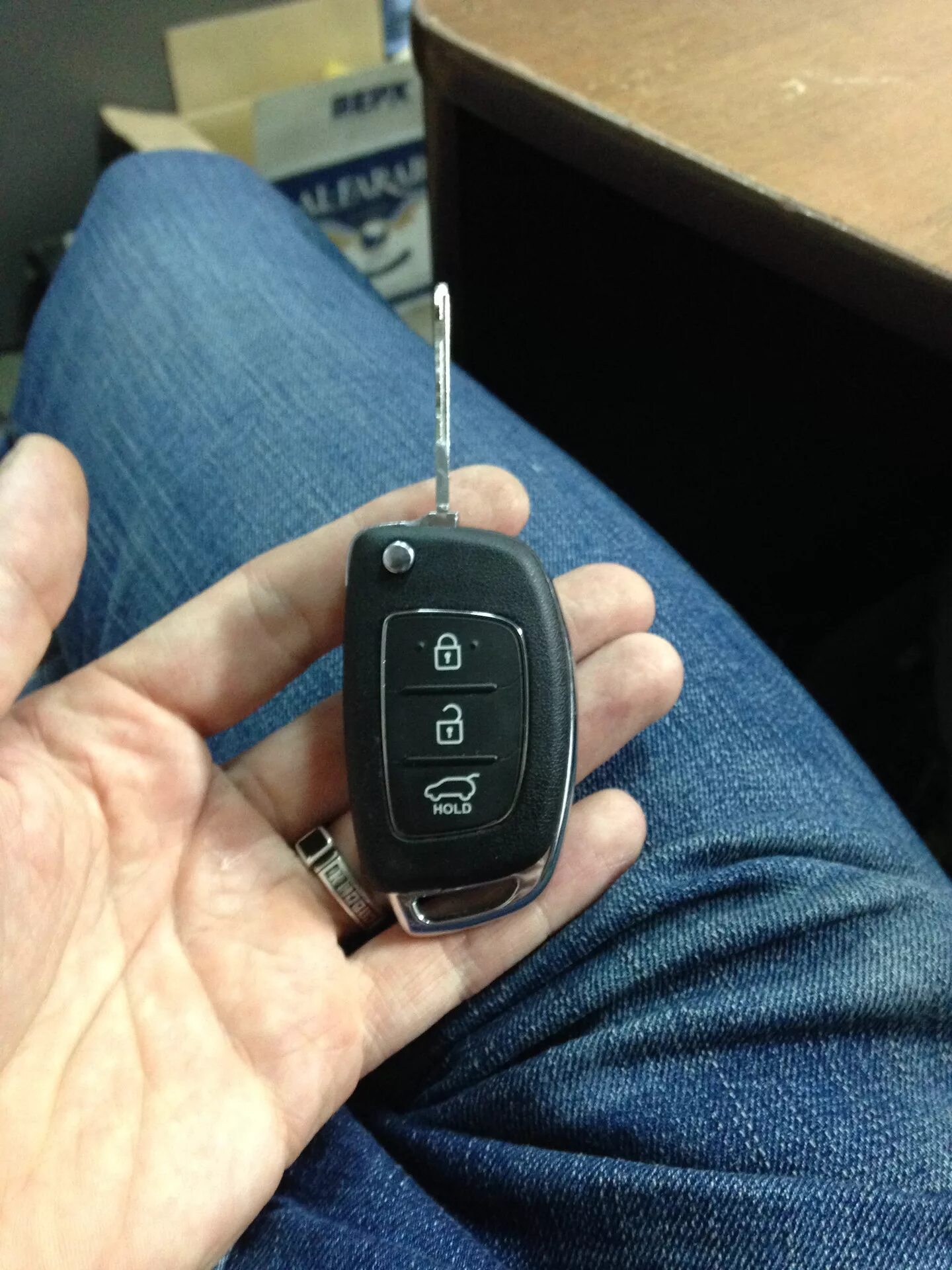 Ключ hyundai ix35. Ключ hyundai i20 без сигналка. Ключ hyundai ix35. Замена кнопок на ключе хендай солярис. Ключ hyundai ix35.